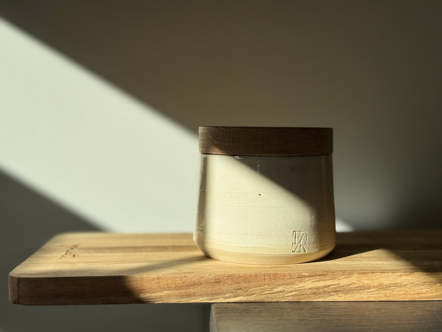 Suikerpot met handgemaakt eikenhouten deksel