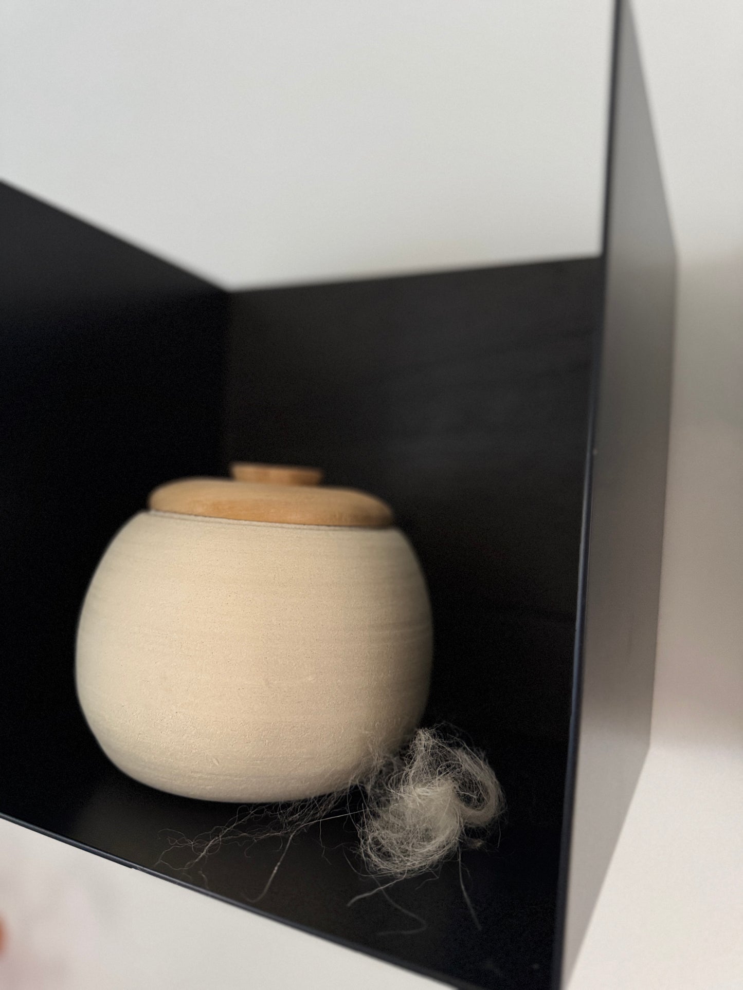 Urn met houten deksel